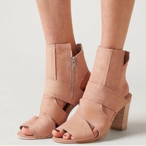 Free People | Women’s Tan Effie open Toe Cut Out Stacked Wood Heel Sandals, sz 7